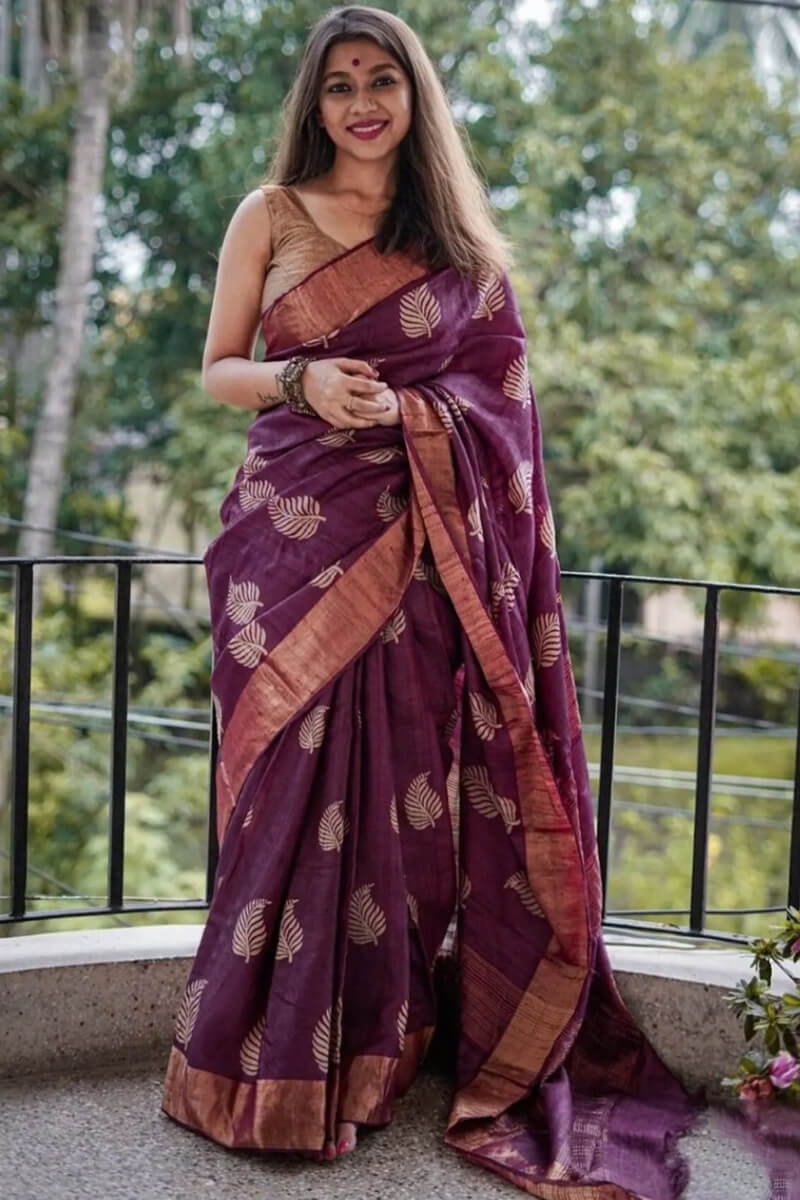 Delectable Purple Linen Silk Saree With Susurrous Blouse Piece