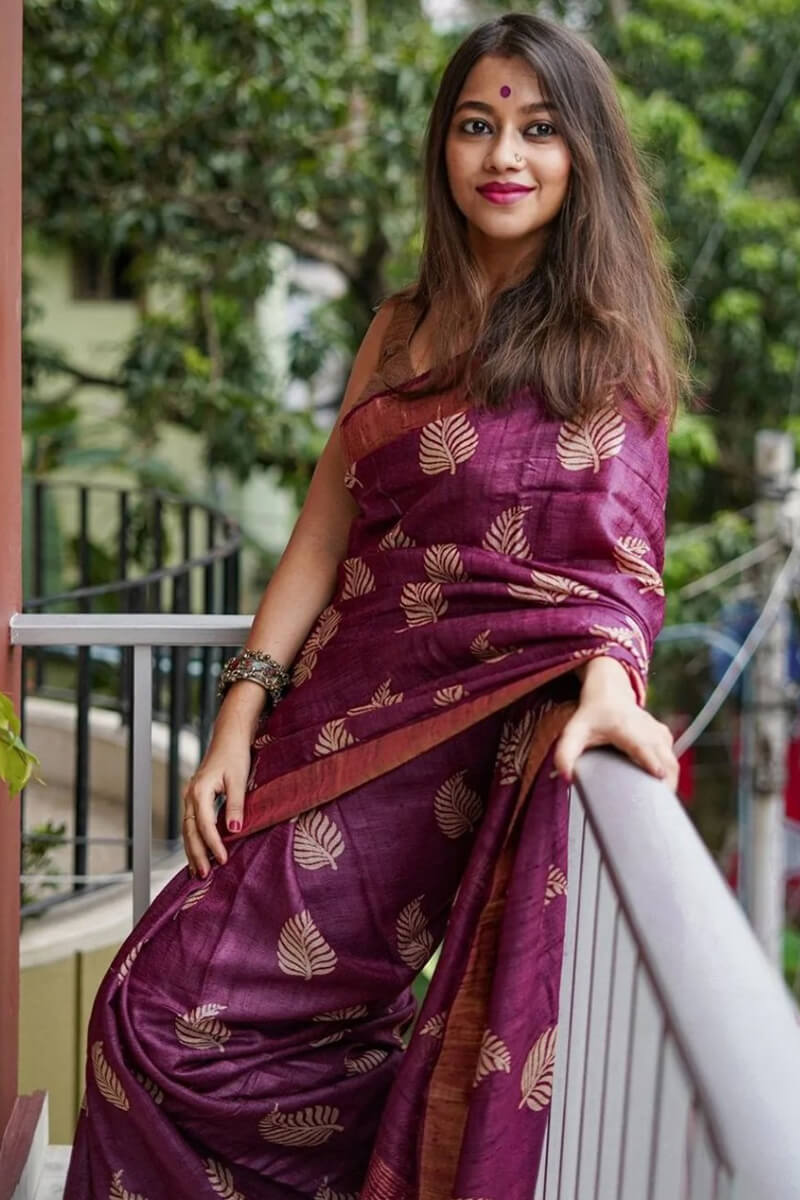 Delectable Purple Linen Silk Saree With Susurrous Blouse Piece