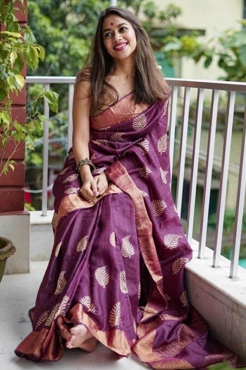 Delectable Purple Linen Silk Saree With Susurrous Blouse Piece