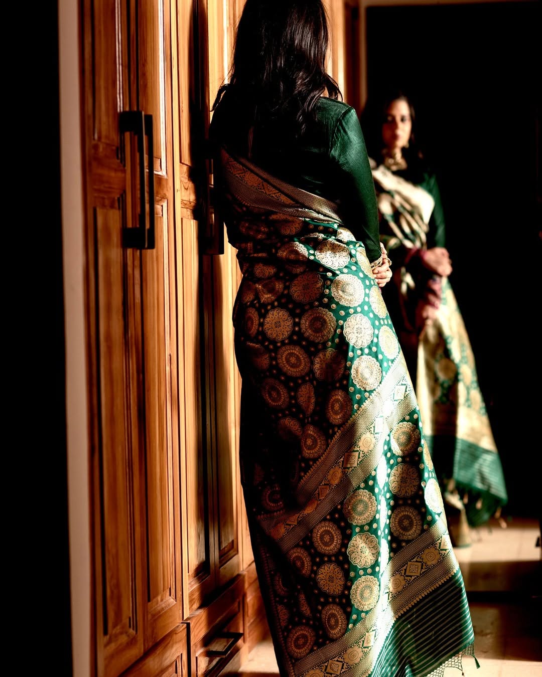 Scintilla Dark Green Soft Silk Saree With Delectable Blouse Piece
