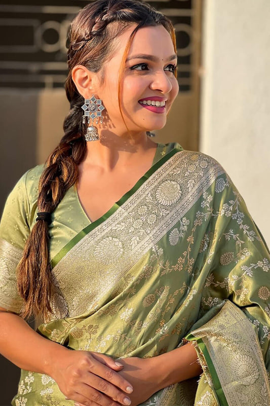 Angelic Green Soft Silk Saree With Resplendent Blouse Piece