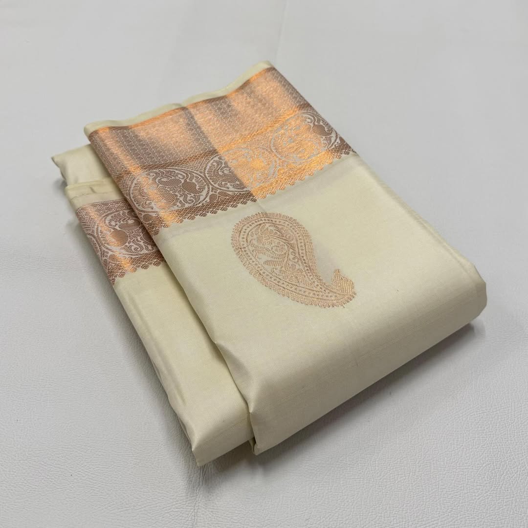 Posh Off White Soft Silk Saree With Resplendent Blouse Piece