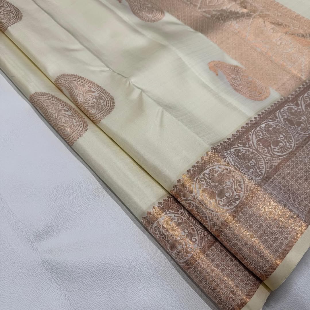 Posh Off White Soft Silk Saree With Resplendent Blouse Piece