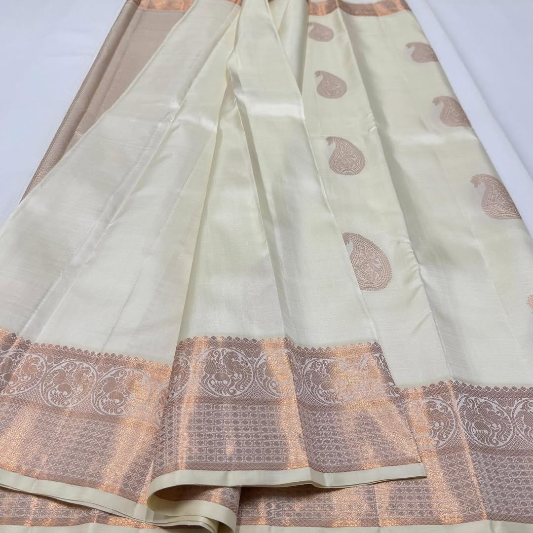 Posh Off White Soft Silk Saree With Resplendent Blouse Piece