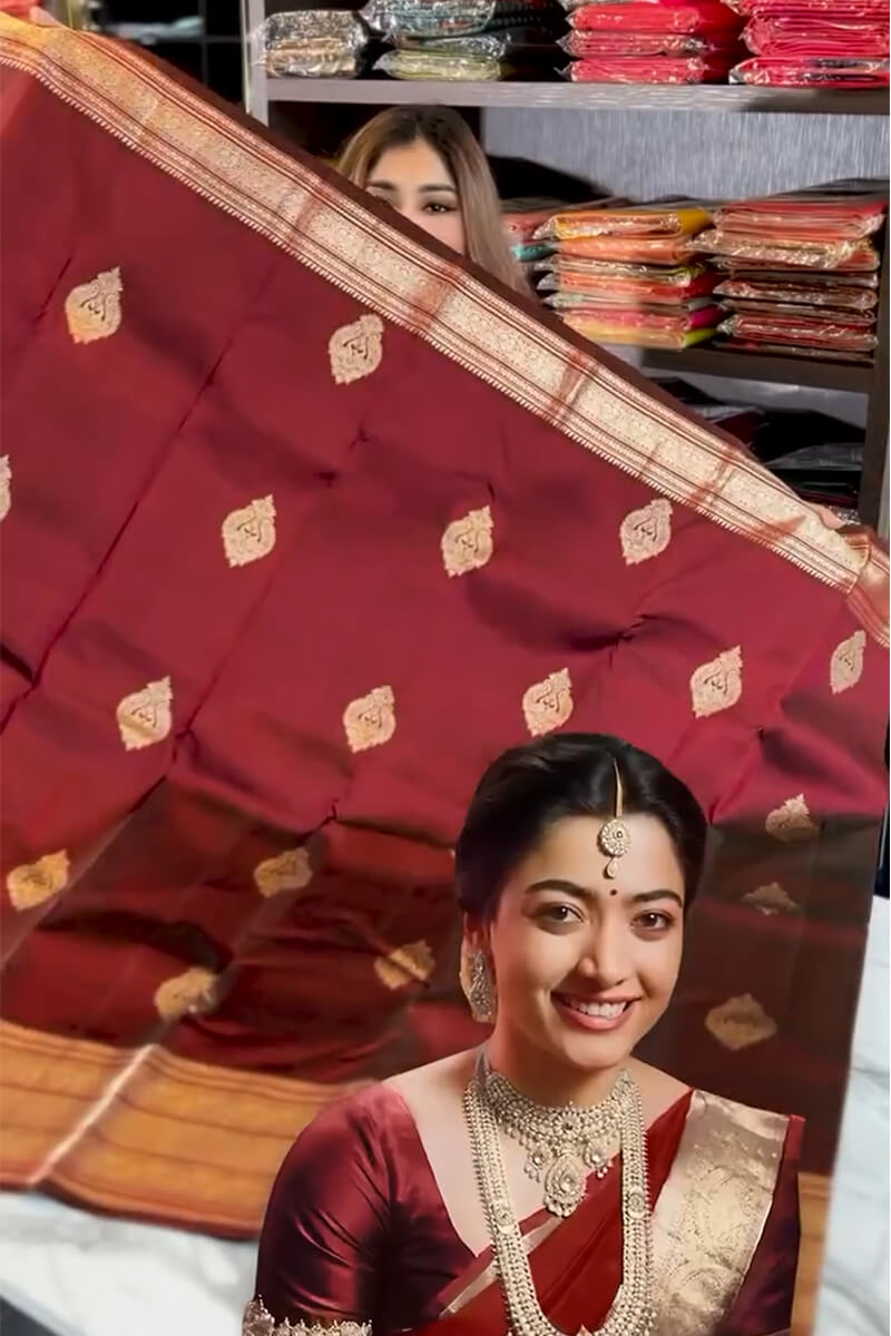 Ineffable Wine Soft Banarasi Silk Saree With Gratifying Blouse Piece