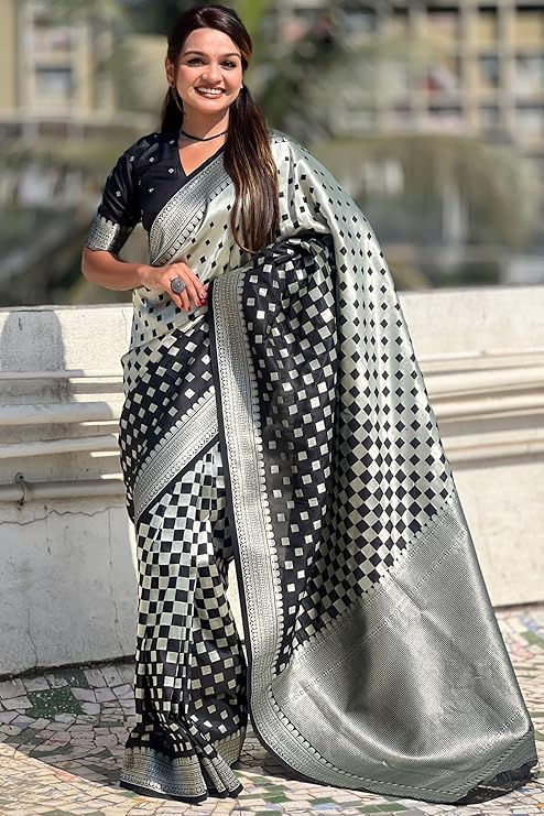 Effulgent Black Soft Silk Saree With Luxuriant Blouse Piece