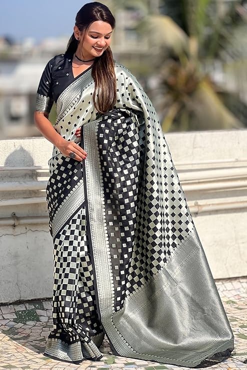 Effulgent Black Soft Silk Saree With Luxuriant Blouse Piece