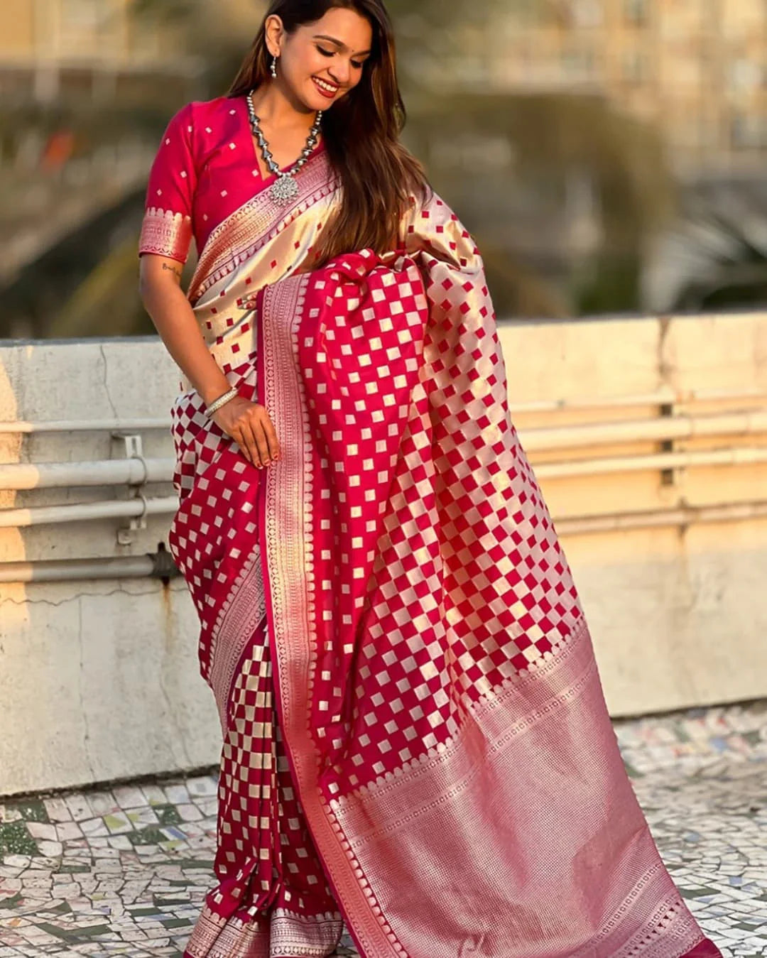 Amiable Red Soft Silk Saree With Evanescent Blouse Piece
