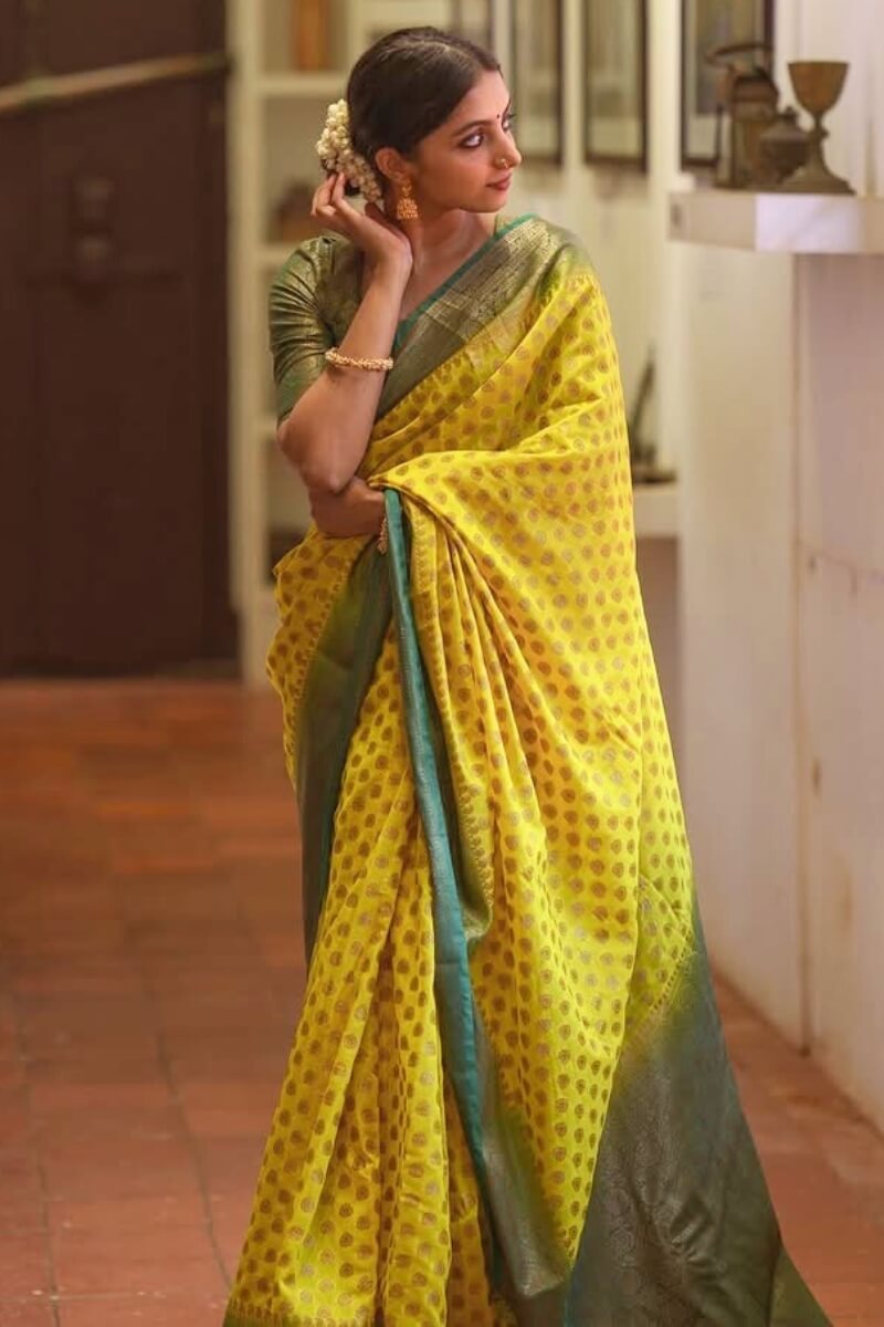 Comely Yellow Soft Silk Saree With Snazzy Blouse Piece