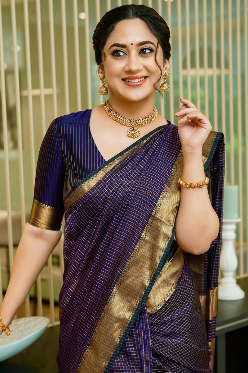 Twirling Navy Blue Soft Silk Saree With Refreshing Blouse Piece