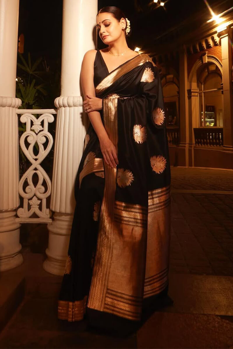 Phenomenal Black Soft Silk Saree With Outstanding Blouse Piece