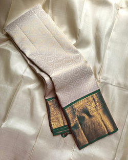 Lagniappe Beige Soft Silk Saree With Enthralling Blouse Piece