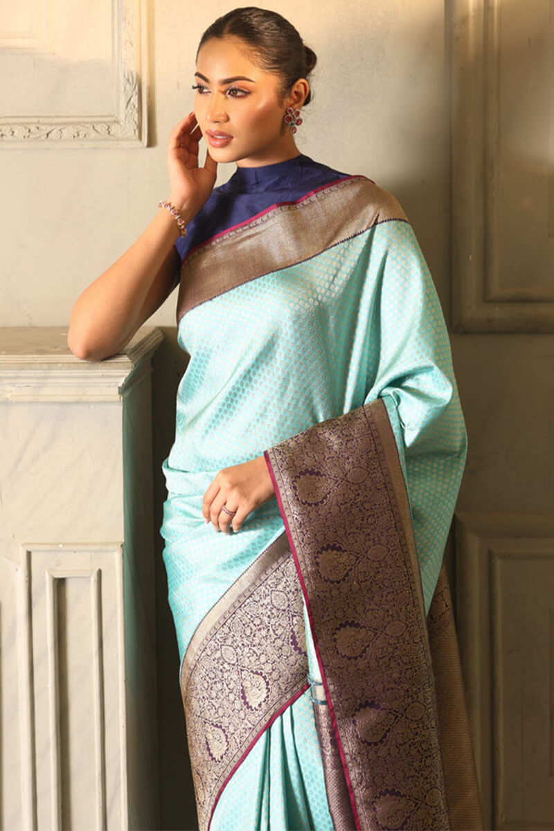 Vivacious Firozi Soft Silk Saree With Staring Blouse Piece