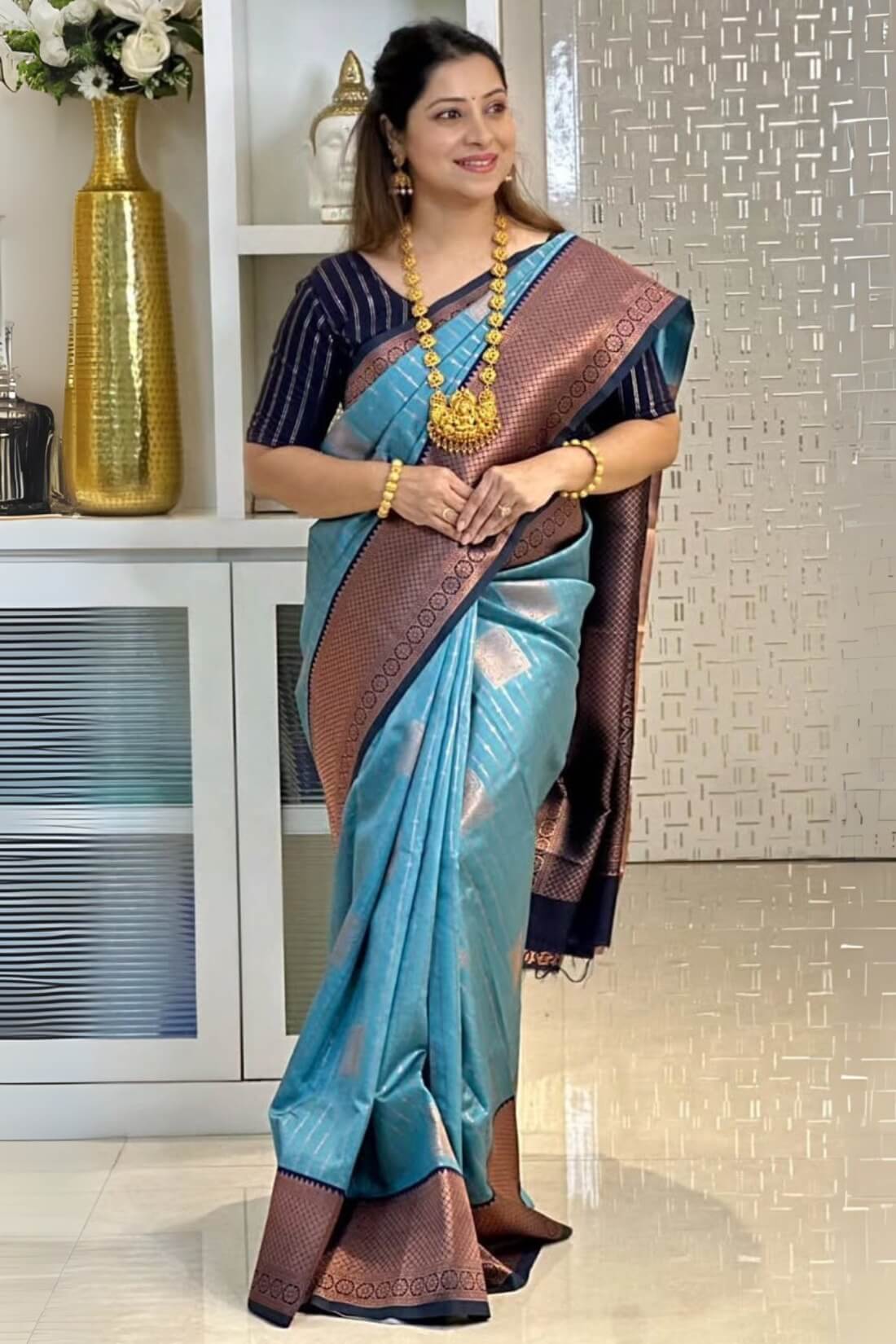 Mellifluous Firozi Soft Silk Saree With Conflate Blouse Piece