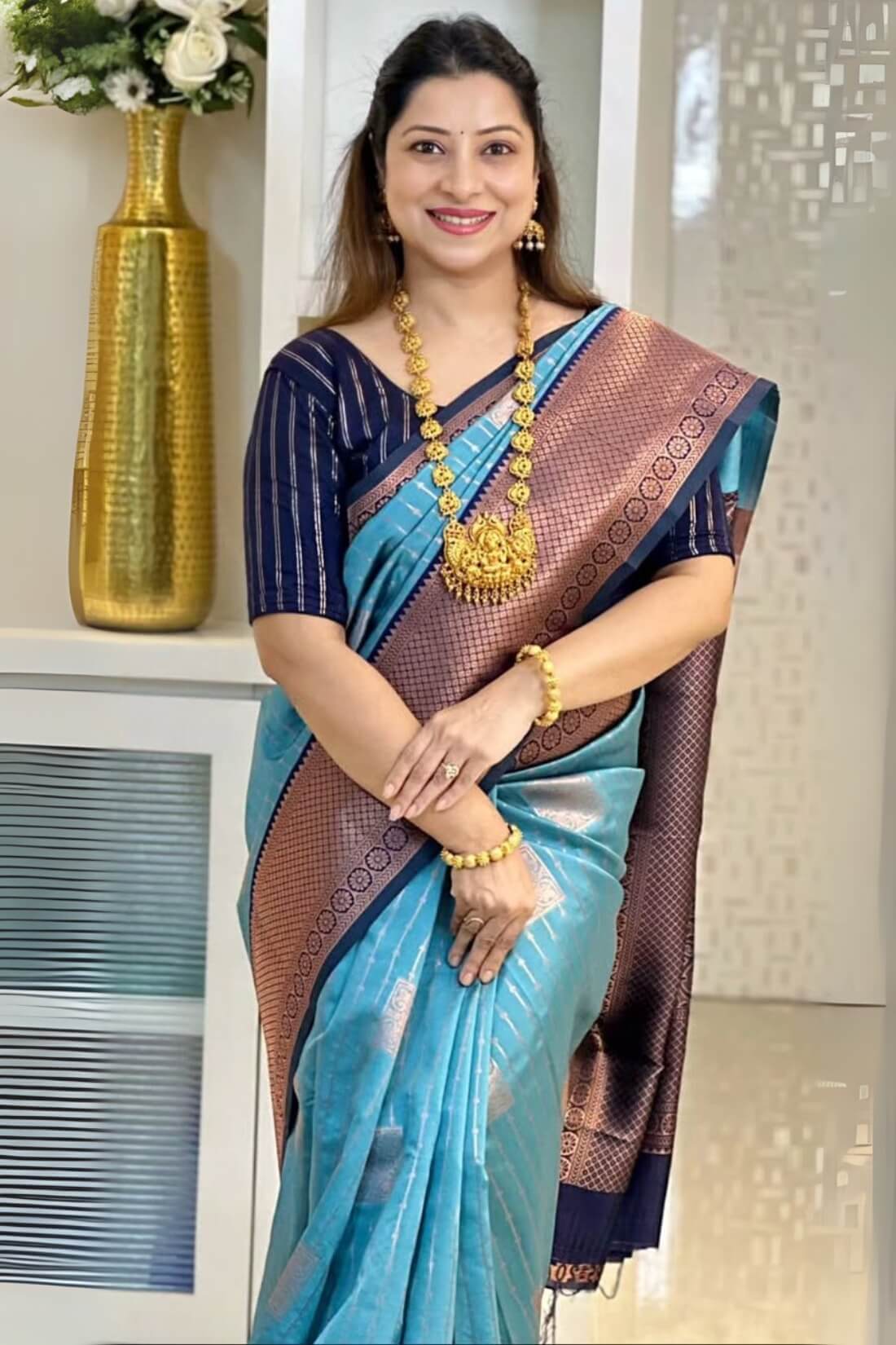 Mellifluous Firozi Soft Silk Saree With Conflate Blouse Piece
