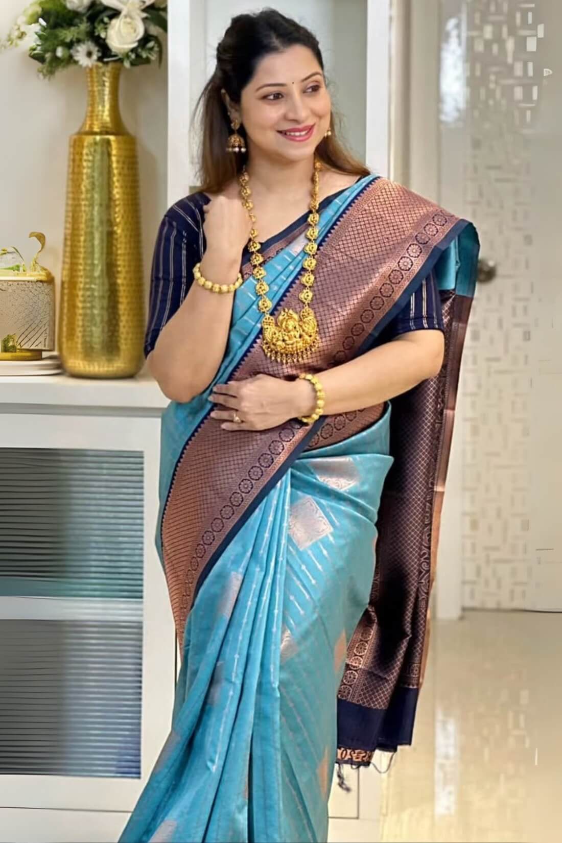 Mellifluous Firozi Soft Silk Saree With Conflate Blouse Piece