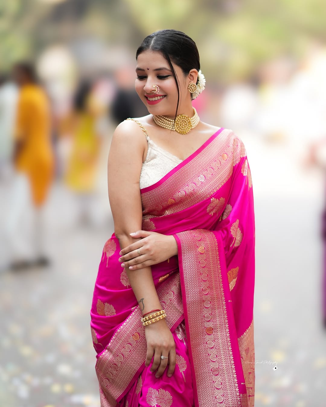 Gratifying Dark Pink Soft Silk Saree With Energetic Blouse Piece
