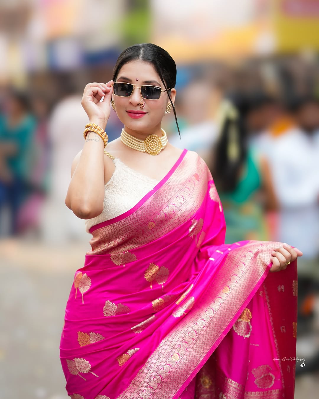 Gratifying Dark Pink Soft Silk Saree With Energetic Blouse Piece