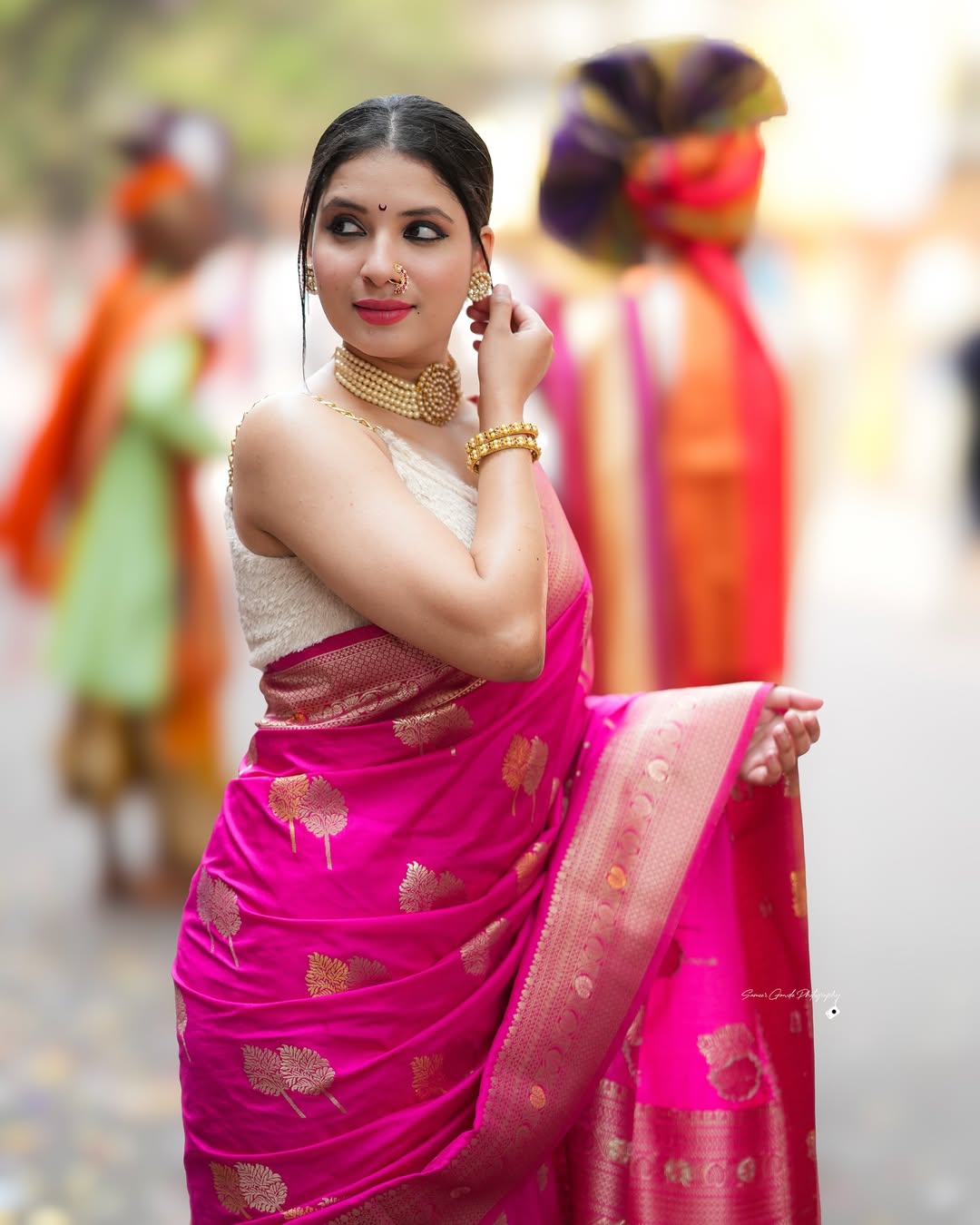 Gratifying Dark Pink Soft Silk Saree With Energetic Blouse Piece