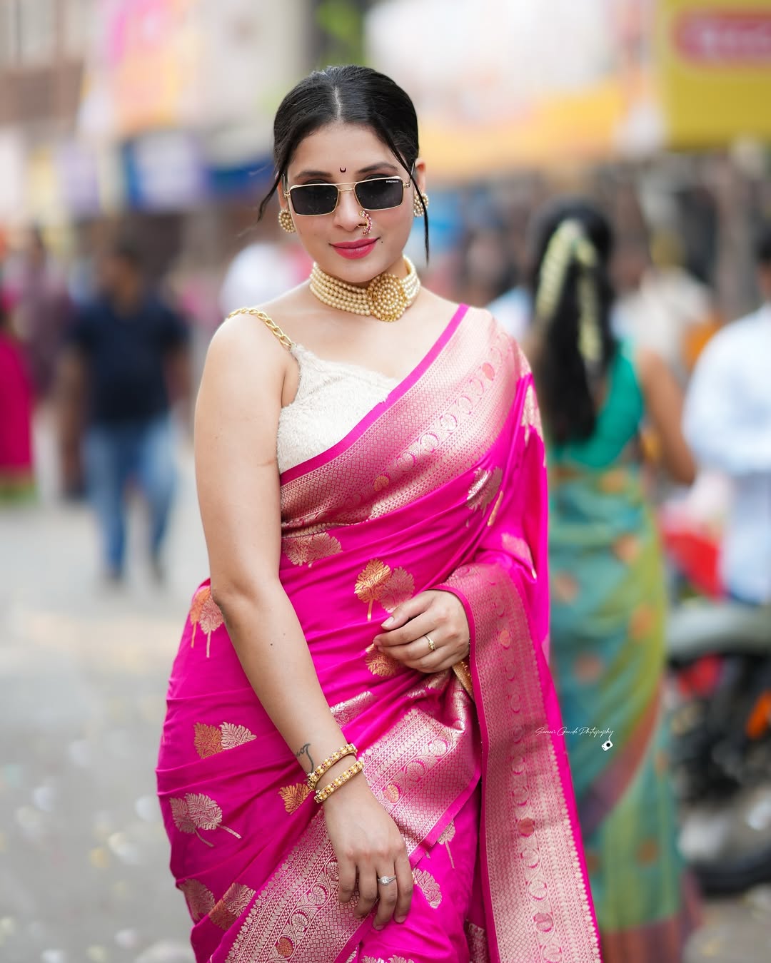 Gratifying Dark Pink Soft Silk Saree With Energetic Blouse Piece