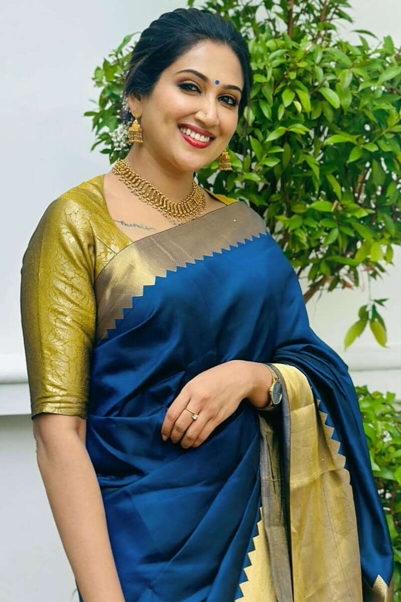 Glowing Navy Blue Soft Silk Saree With Panoply Blouse Piece