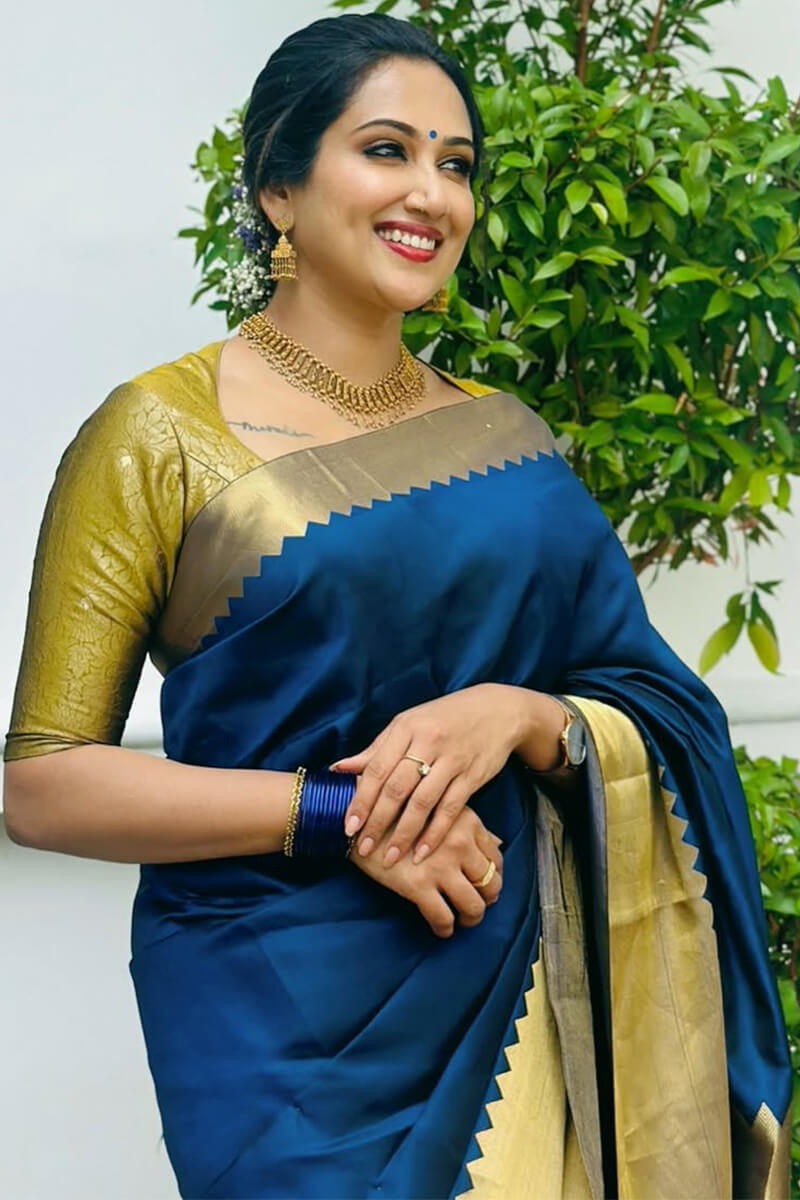 Glowing Navy Blue Soft Silk Saree With Panoply Blouse Piece
