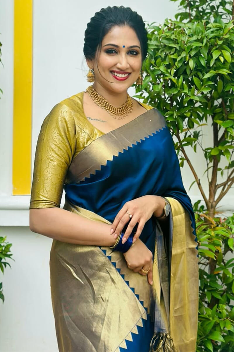 Glowing Navy Blue Soft Silk Saree With Panoply Blouse Piece