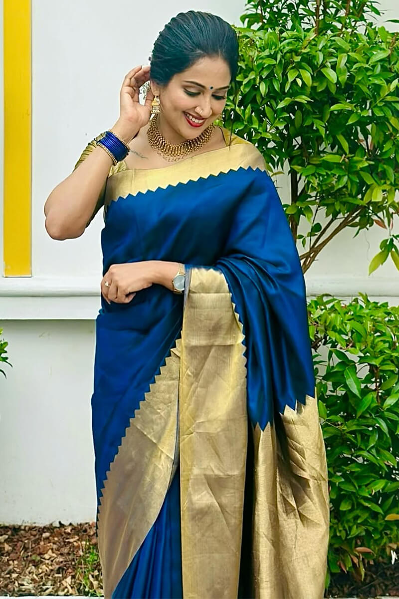 Glowing Navy Blue Soft Silk Saree With Panoply Blouse Piece
