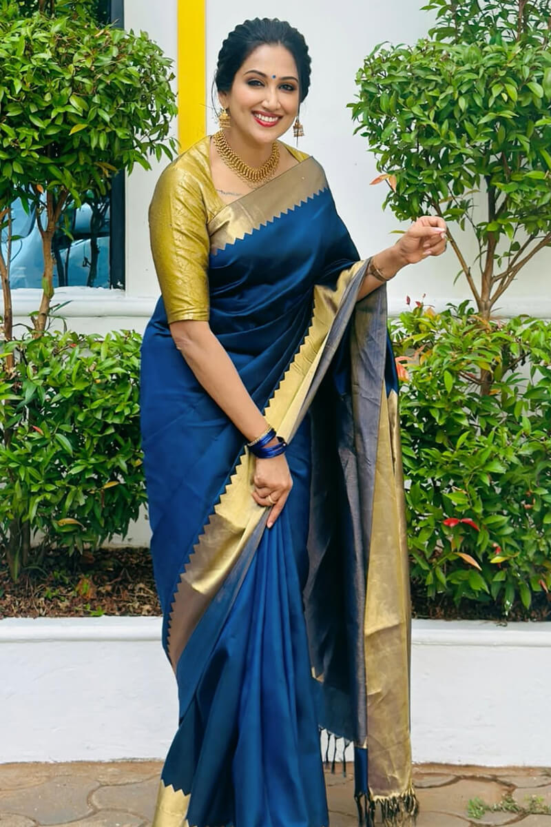 Glowing Navy Blue Soft Silk Saree With Panoply Blouse Piece