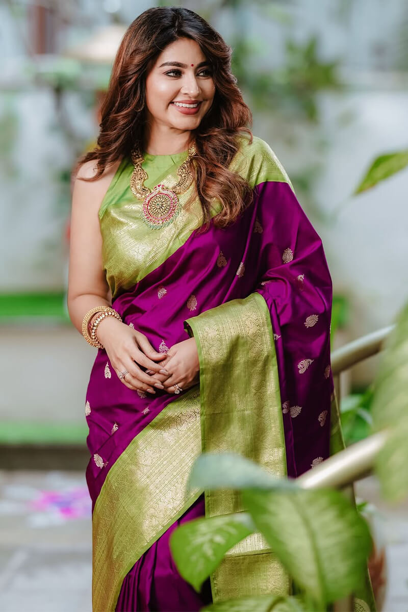 Murmurous Purple Soft Silk Saree With Comely Blouse Piece