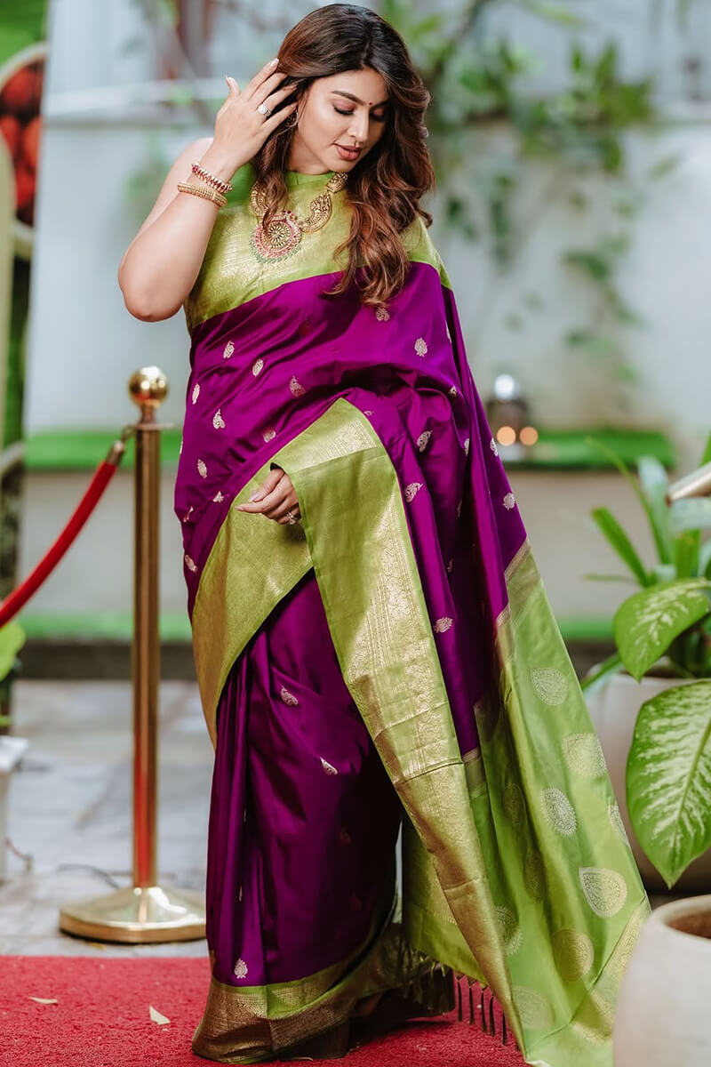 Murmurous Purple Soft Silk Saree With Comely Blouse Piece