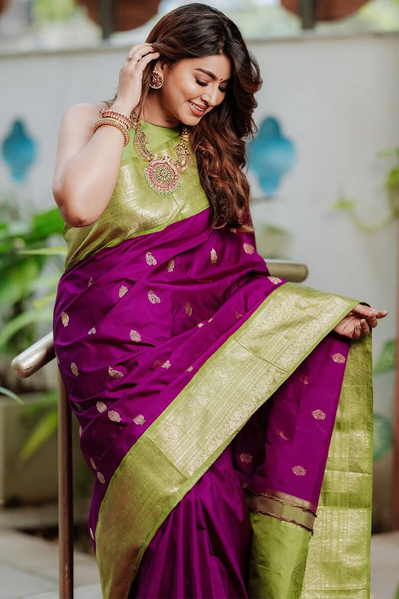 Murmurous Purple Soft Silk Saree With Comely Blouse Piece