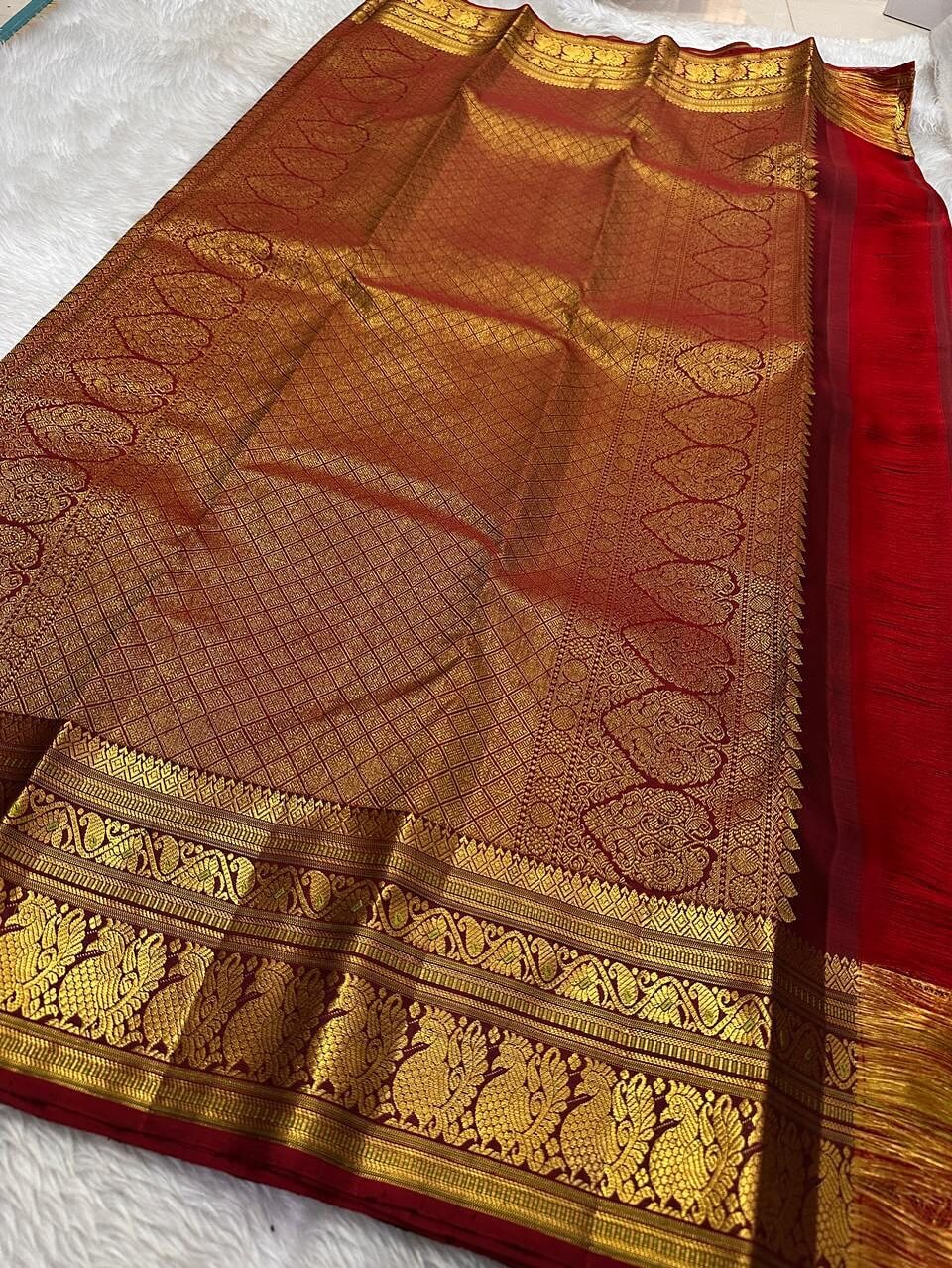 Bewitching Dark Green Soft Silk Saree With Lustrous Blouse Piece