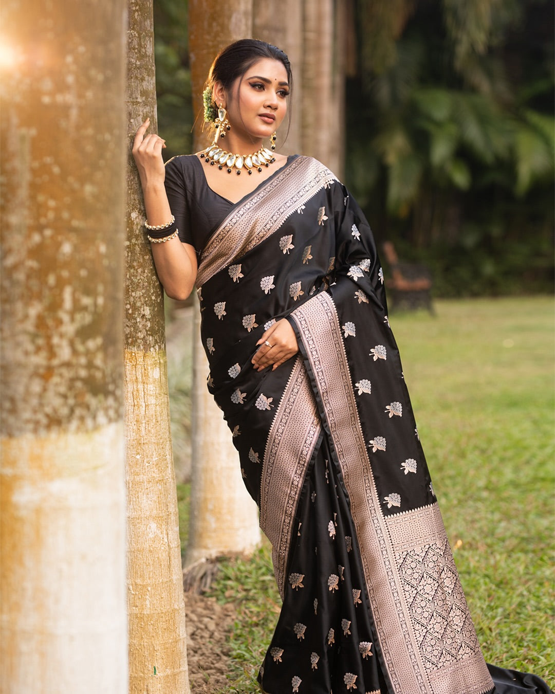 Pleasurable Black Soft Silk Saree With Glamorous Blouse Piece