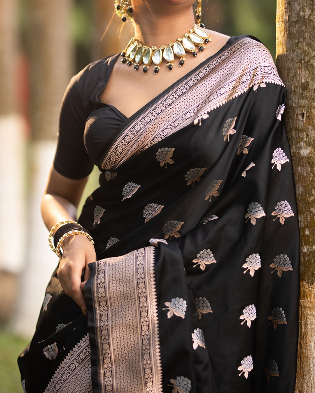 Pleasurable Black Soft Silk Saree With Glamorous Blouse Piece