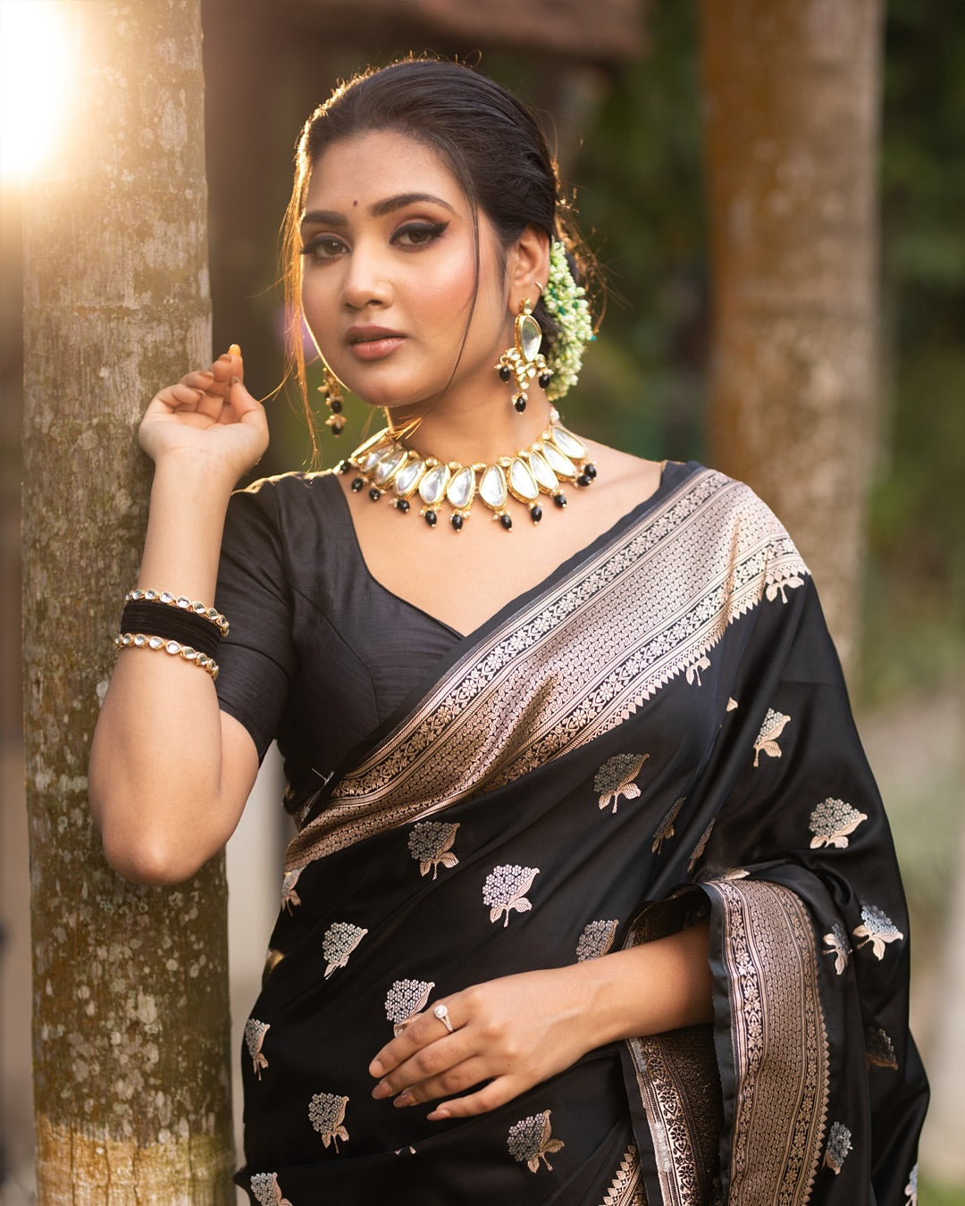 Pleasurable Black Soft Silk Saree With Glamorous Blouse Piece