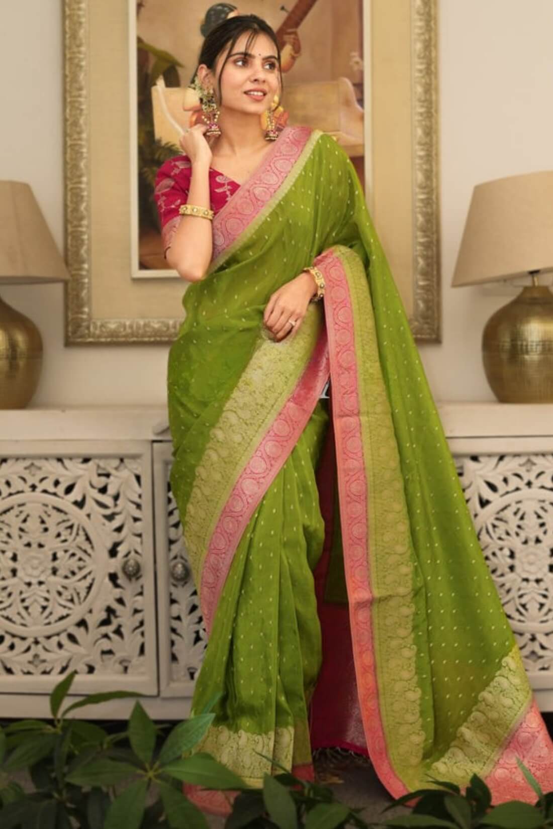 Pulsating Green Soft Silk Saree With Murmurous Blouse Piece
