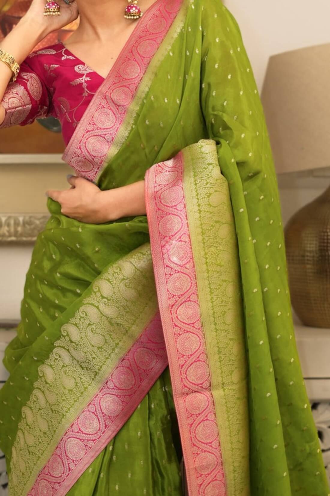 Pulsating Green Soft Silk Saree With Murmurous Blouse Piece