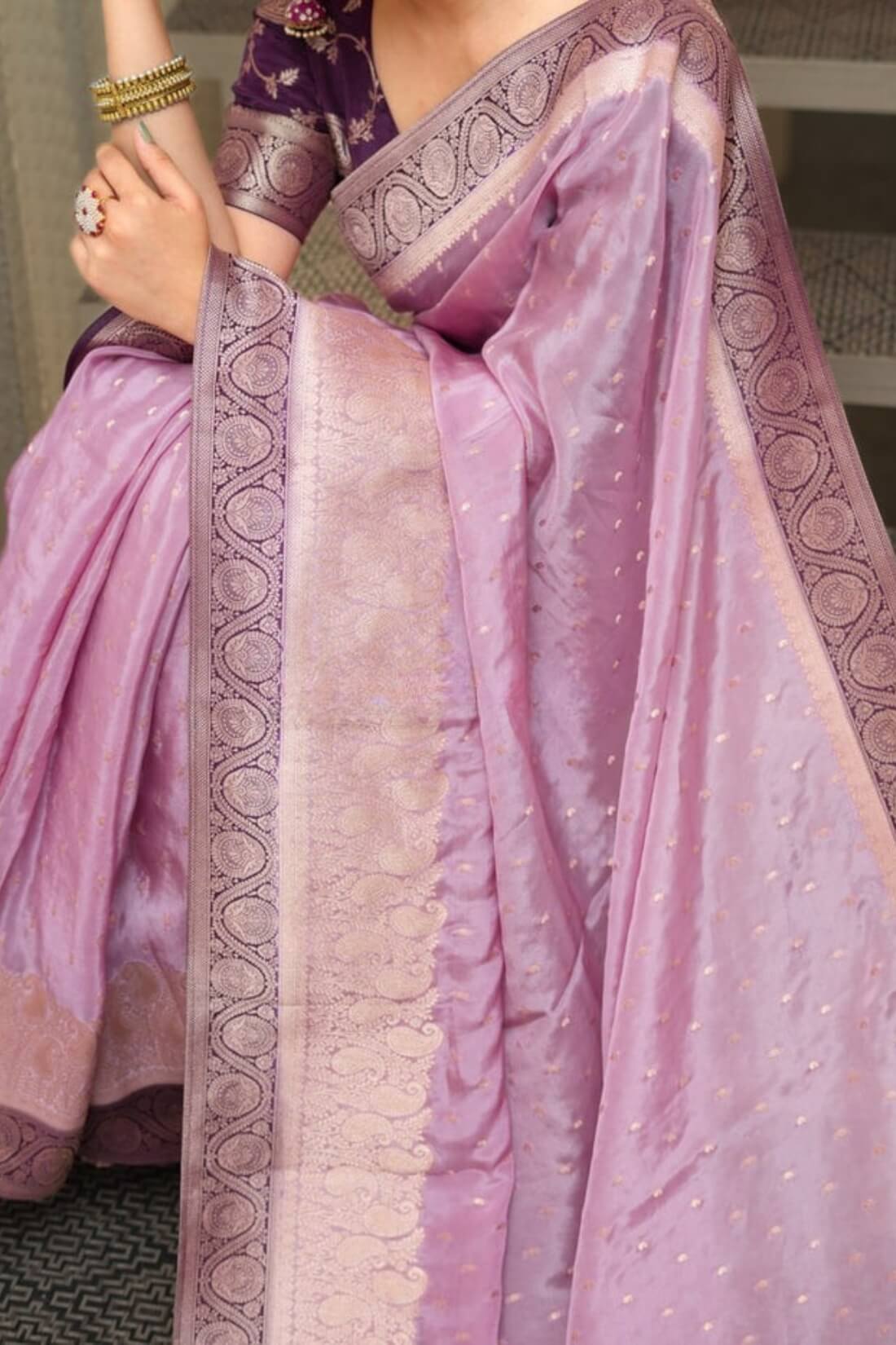 Lassitude Lavender Soft Silk Saree With Beguiling Blouse Piece