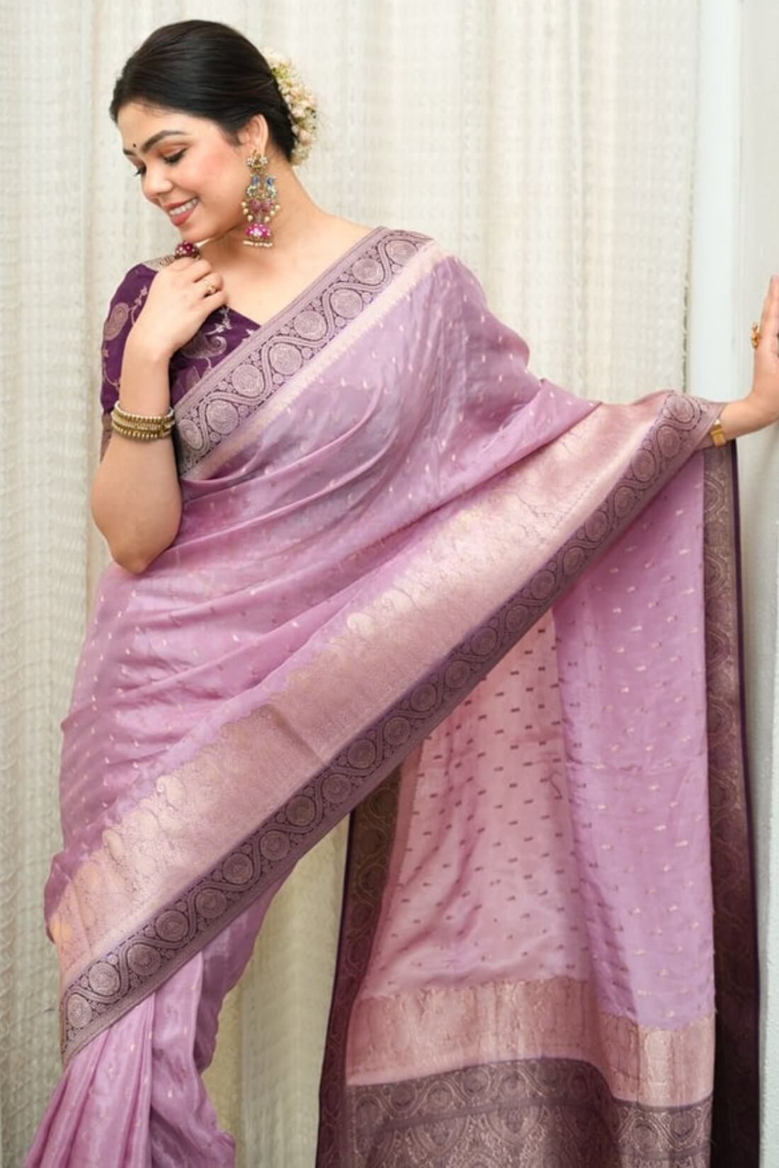 Lassitude Lavender Soft Silk Saree With Beguiling Blouse Piece