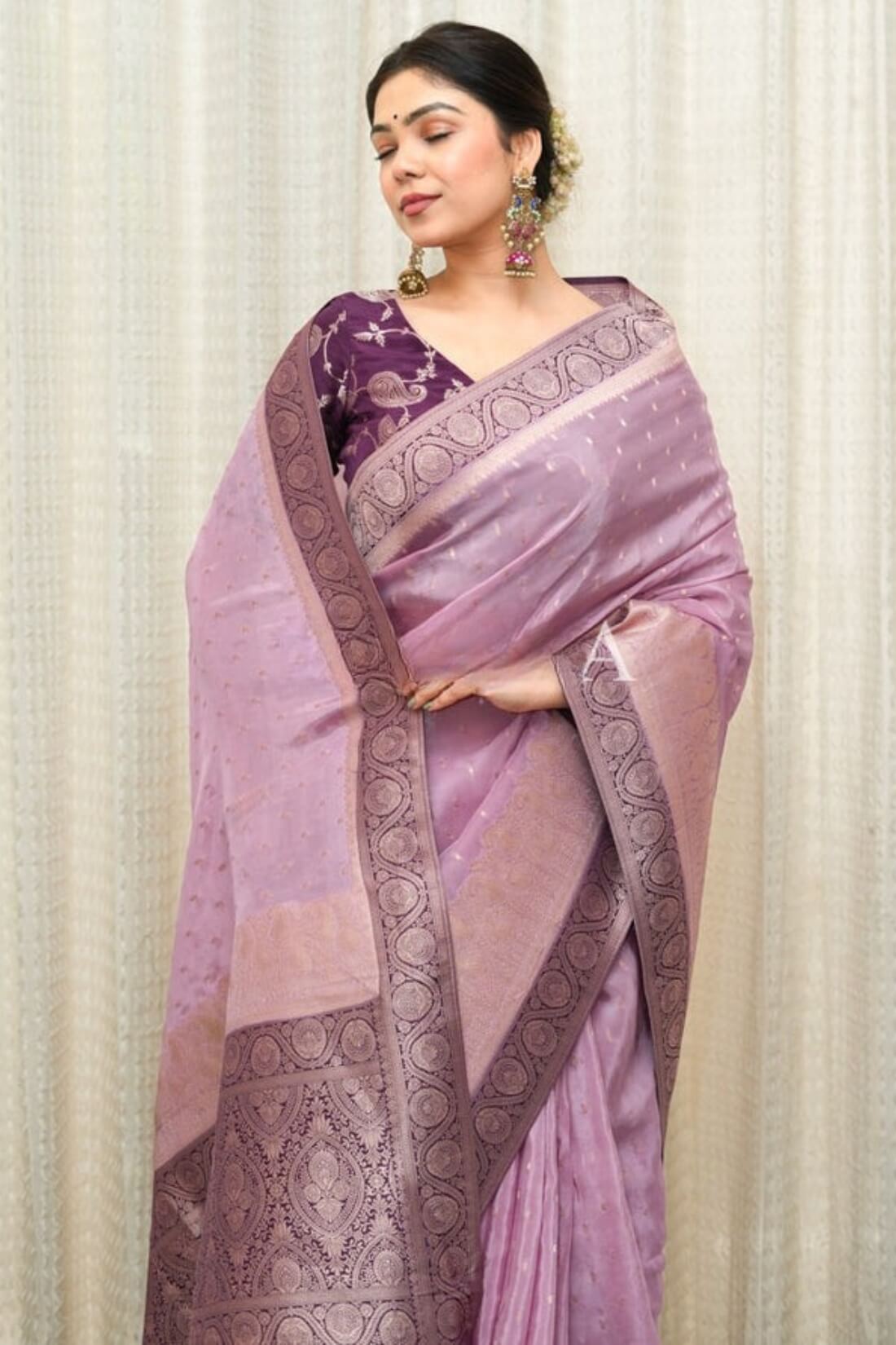 Lassitude Lavender Soft Silk Saree With Beguiling Blouse Piece