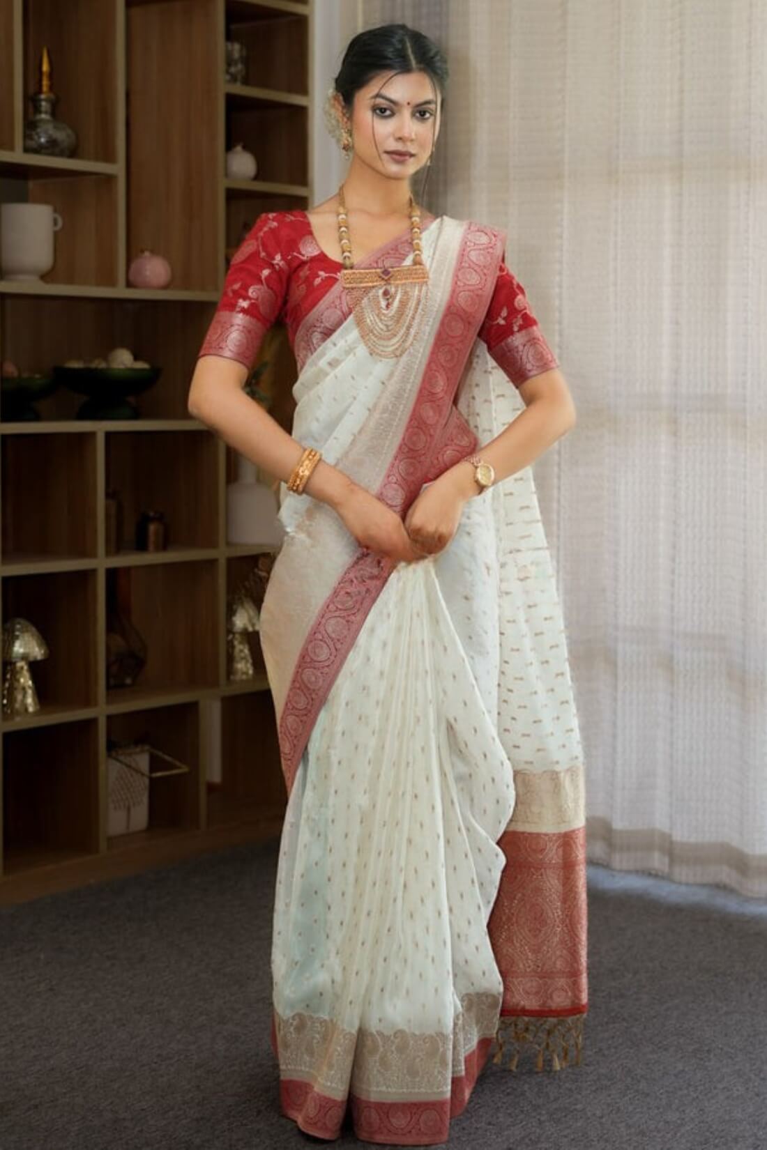 Profuse Off White Soft Silk Saree With Enchanting Blouse Piece