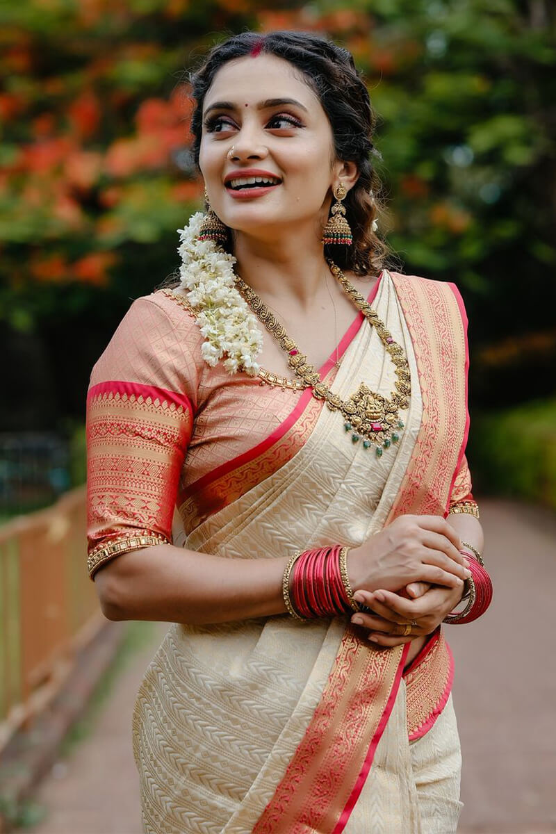 Arresting Beige Soft Silk Saree With Sophisticated Blouse Piece