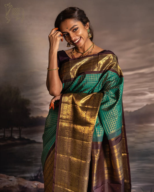 Flameboyant Rama Soft Silk Saree With Staggering Blouse Piece