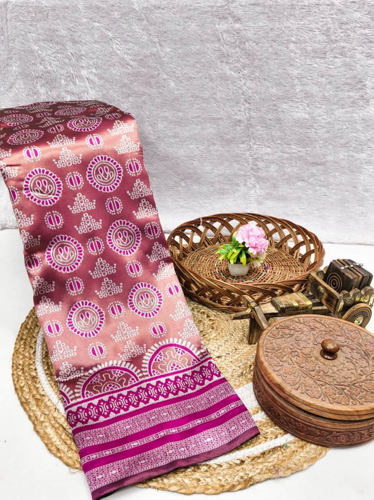 Sizzling Magenta Pure Zari Weaving Banarasi Silk Saree With Adorning Blouse Piece