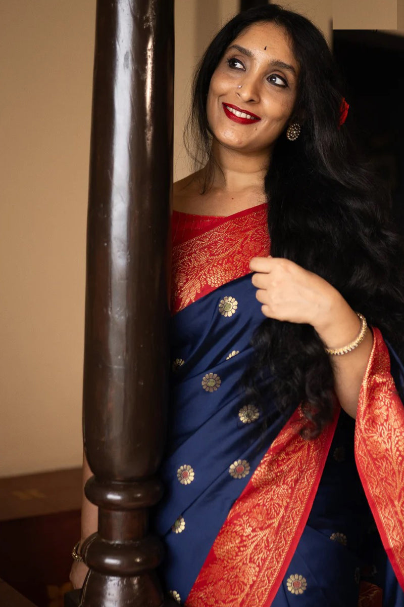 Vestigial Navy Blue Soft Silk Saree With Confounding Blouse Piece