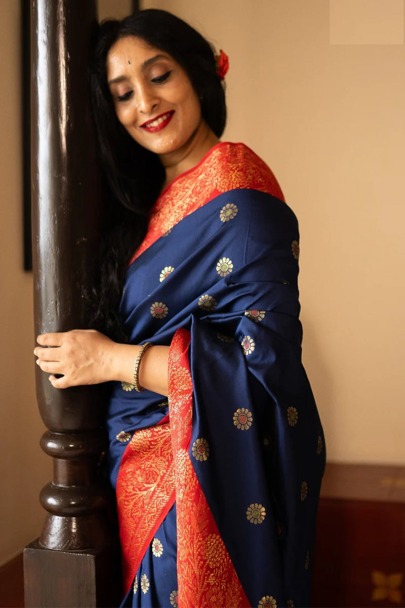 Vestigial Navy Blue Soft Silk Saree With Confounding Blouse Piece