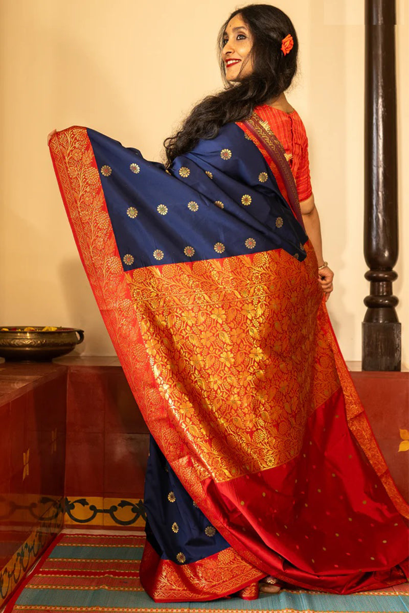 Vestigial Navy Blue Soft Silk Saree With Confounding Blouse Piece