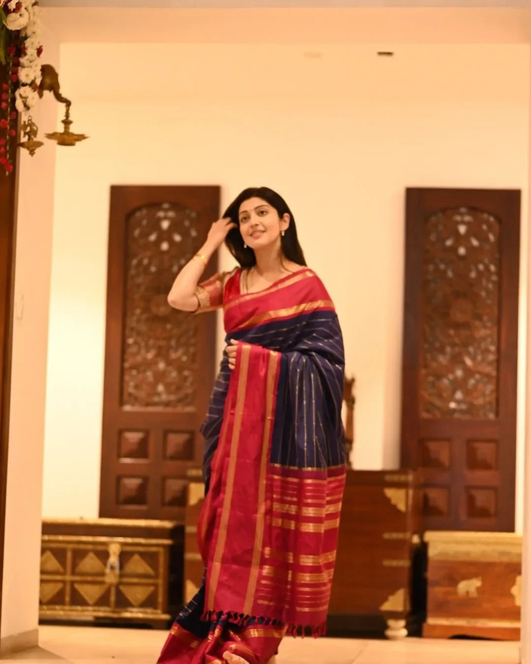 Luxuriant Navy Blue Soft Silk Saree With Amiable Blouse Piece