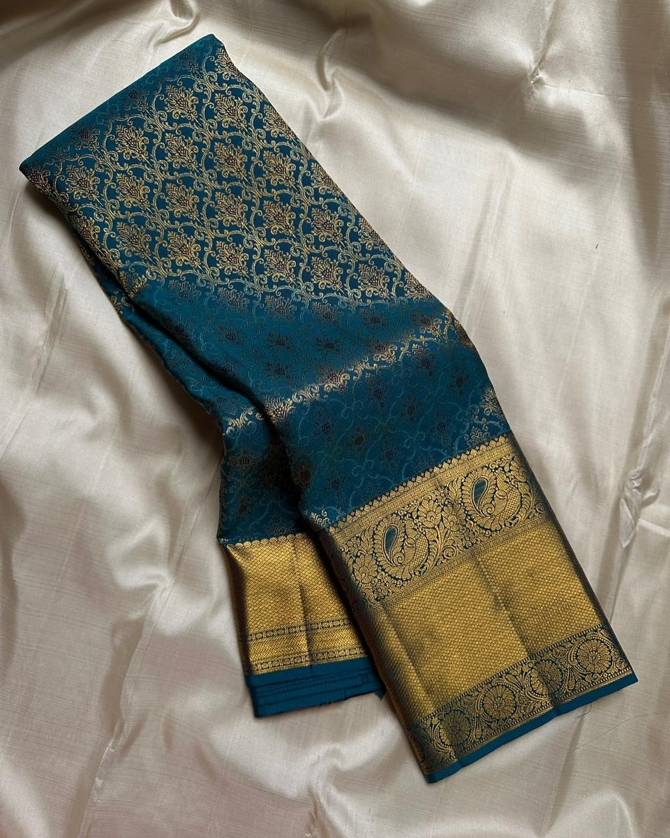 Engrossing Rama Soft Banarasi Silk Saree With Arresting Blouse Piece